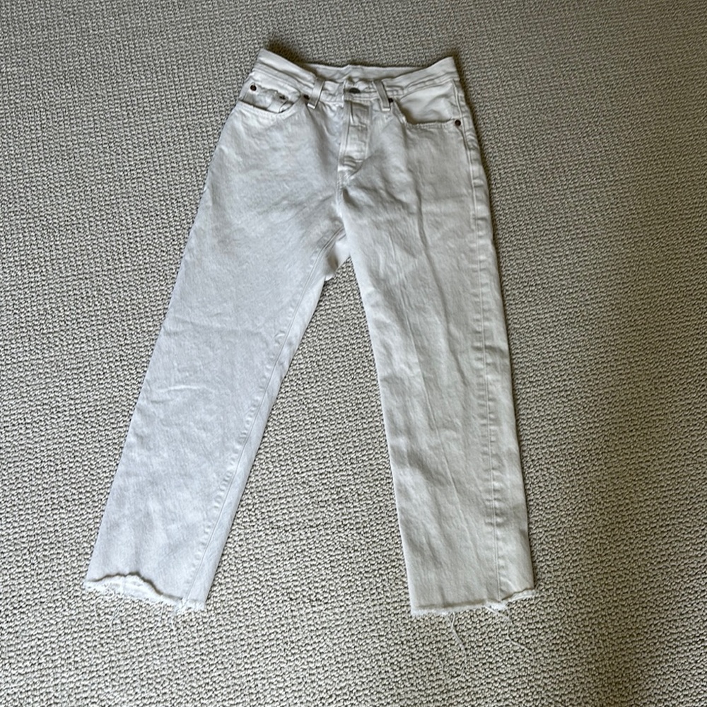 Levi's cream colored Ankle Cropped Jeans, excellent condition